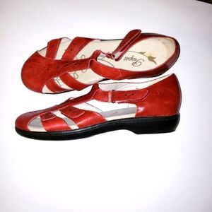 Propet sandals 9 N LN condition burnt red leather